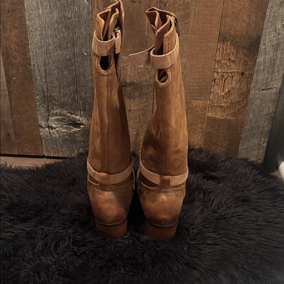 UGG Tan Heeled Boots for Women - Picture 5 of 17